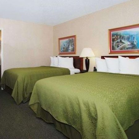 Rodeway Inn Conference Center Crawfordsville Room photo