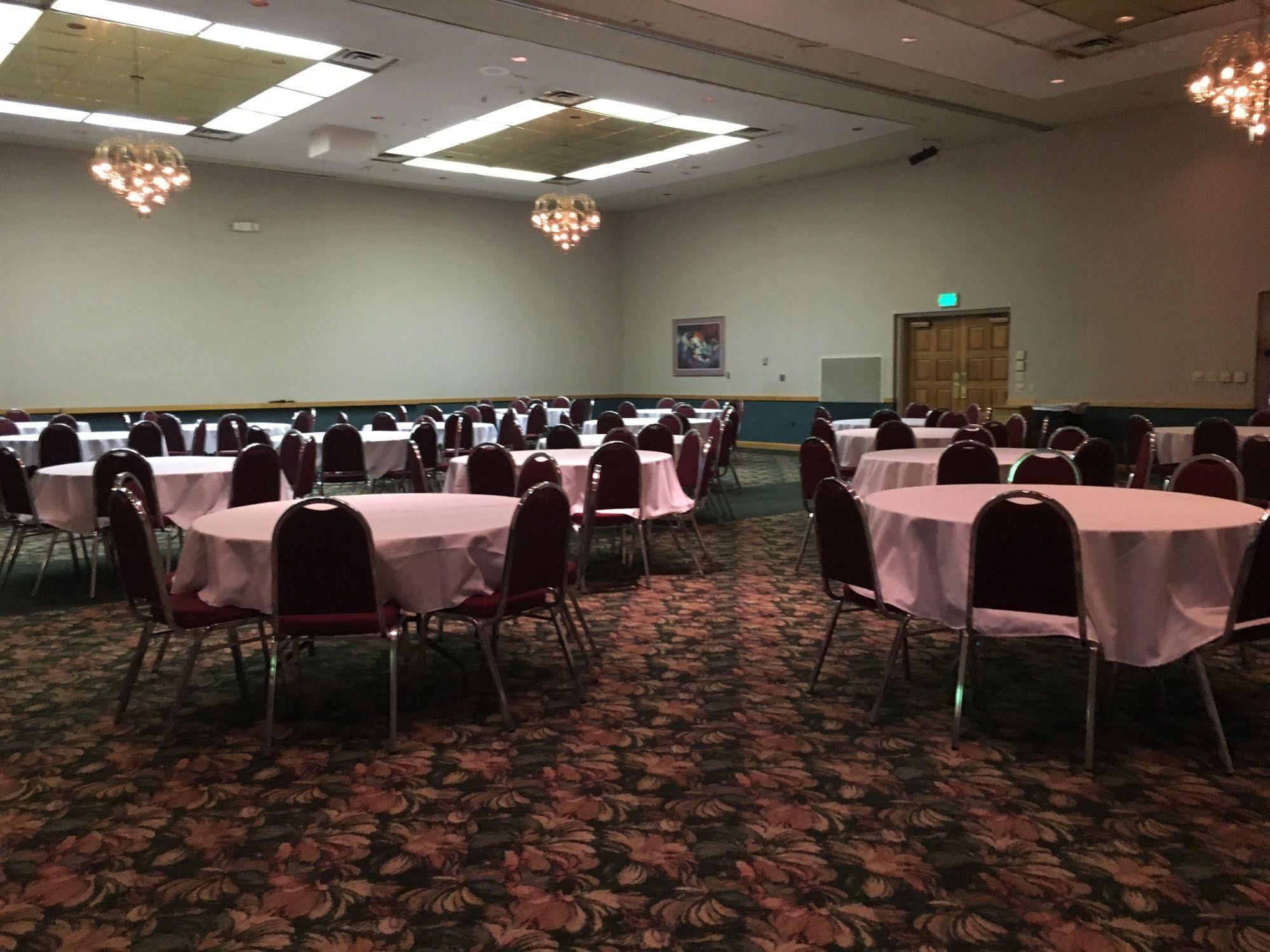 Rodeway Inn Conference Center Crawfordsville Exterior photo