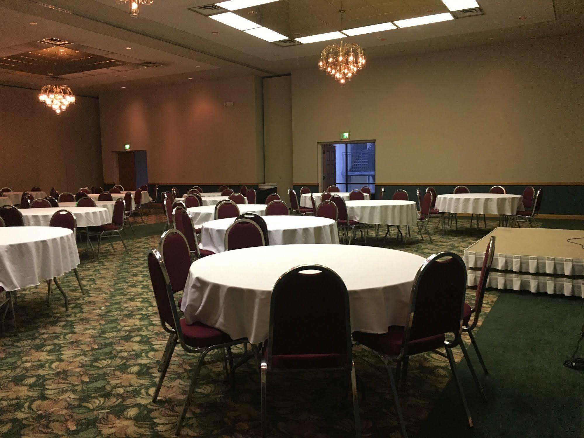 Rodeway Inn Conference Center Crawfordsville Exterior photo
