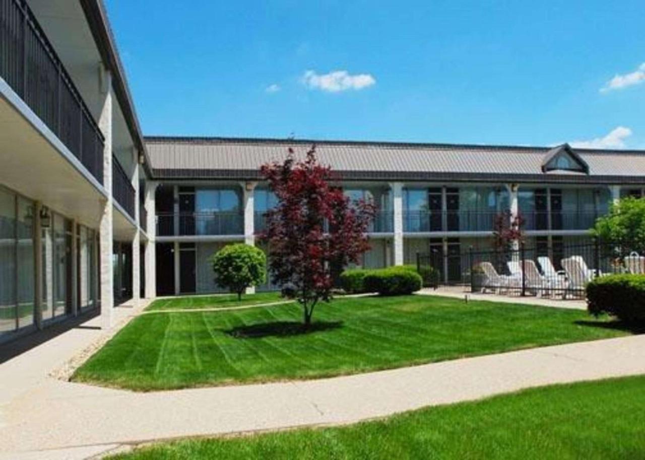 Rodeway Inn Conference Center Crawfordsville Exterior photo