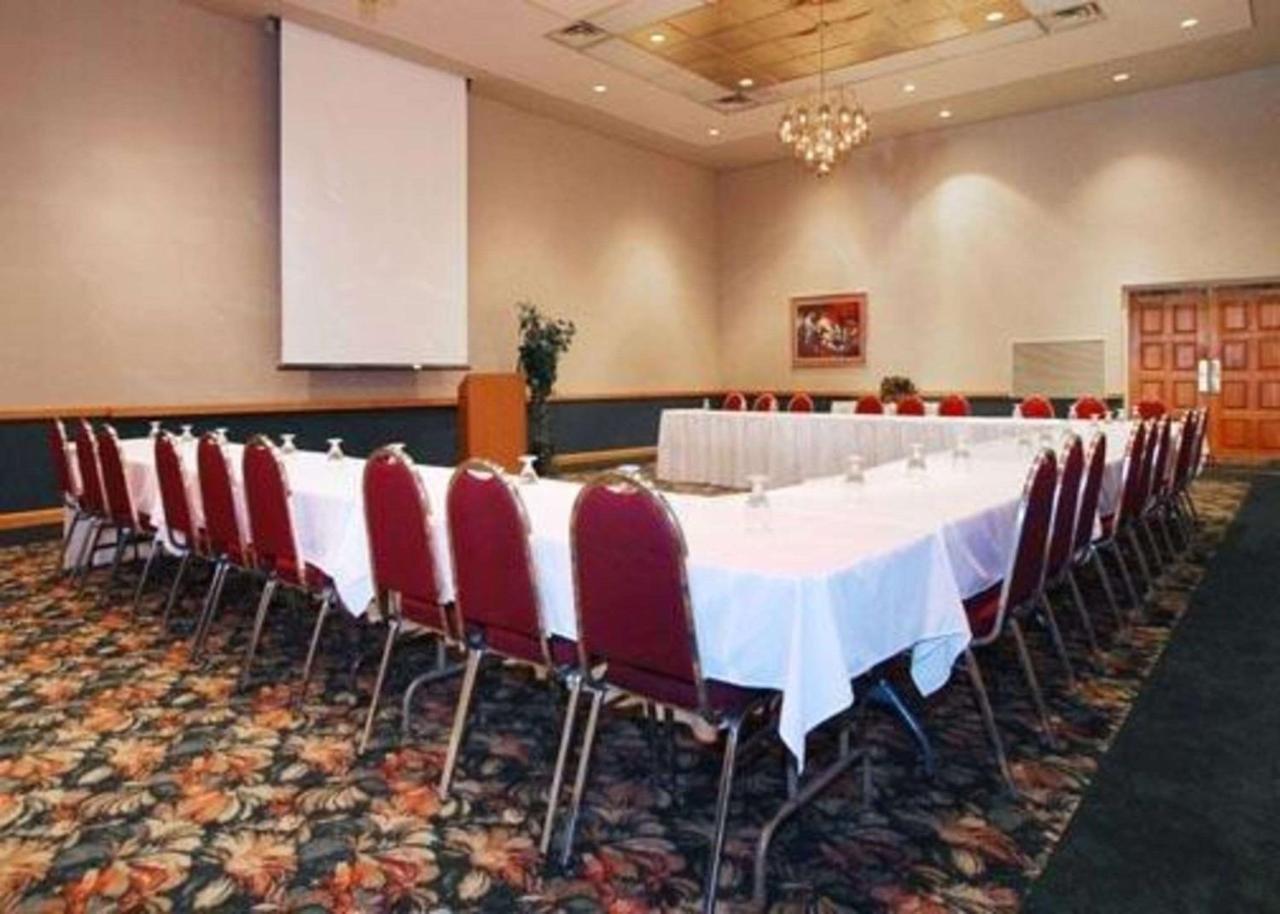 Rodeway Inn Conference Center Crawfordsville Exterior photo